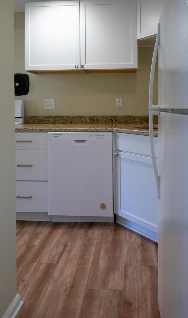 715 Whitcomb Kitchen2
