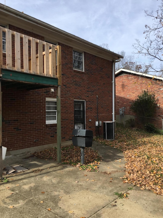 8508 Hudson Ln, Louisville, KY 40291 - photo 3