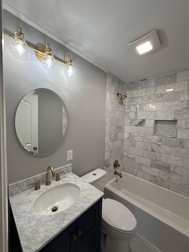 Full bath with vanity and bathing tub / shower combination