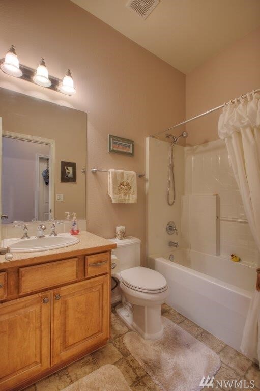 8205 Camano Loop NE, Lacey, WA 98516 - photo 7