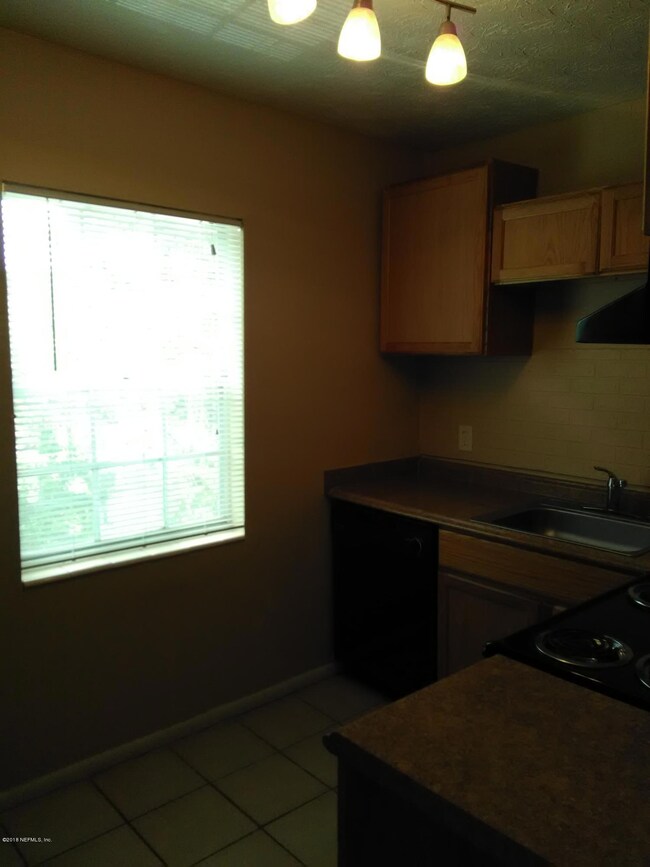 2125 Hyde Park Rd unit 5, Jacksonville, FL 32210 - photo 3