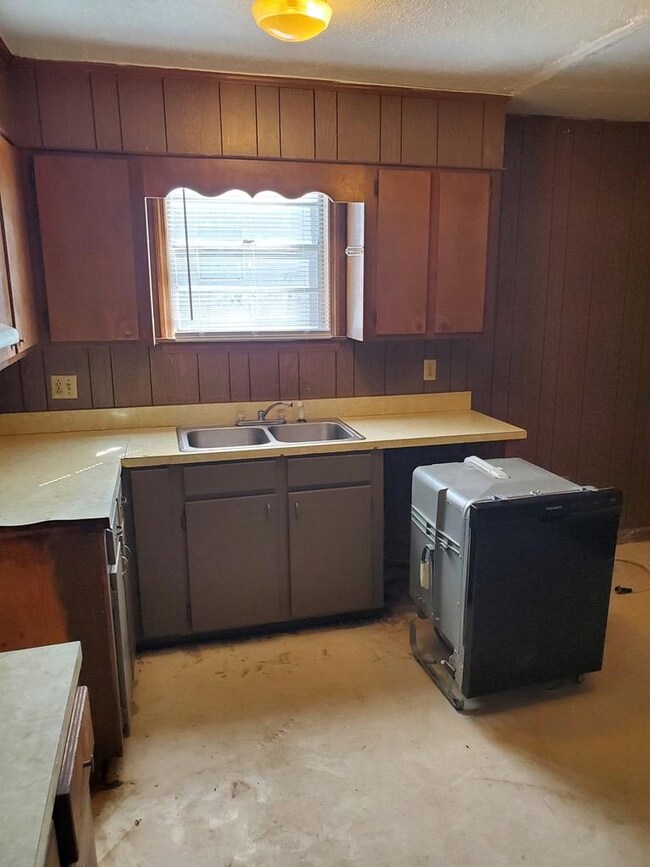 1505 W Highland Ave, Albany, GA 31707 - photo 2