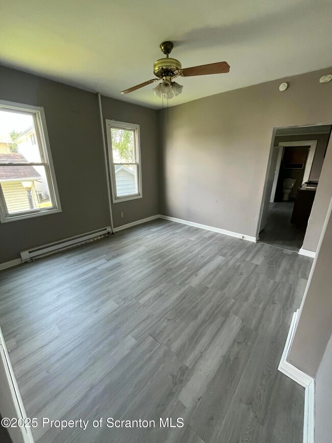 161 W Parker St unit left side, Scranton, PA 18508 - photo 7