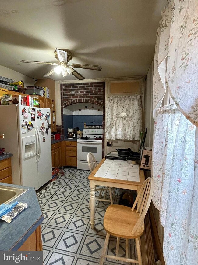 421 N 12th St, Reading, PA 19604 - photo 3