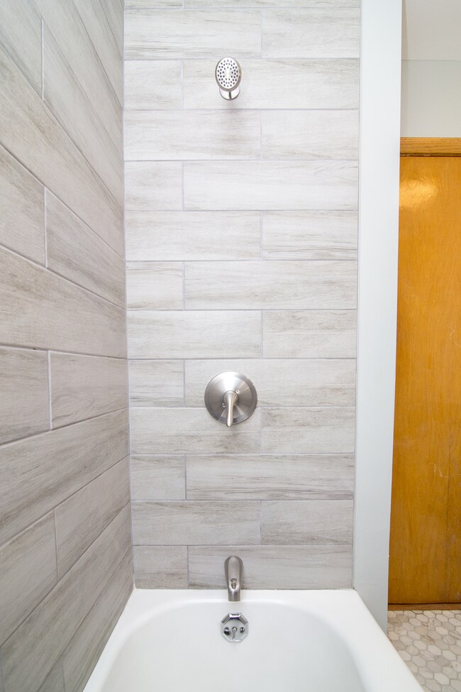 6105 S Narragansett Ave, Chicago, IL 60638 - photo 4