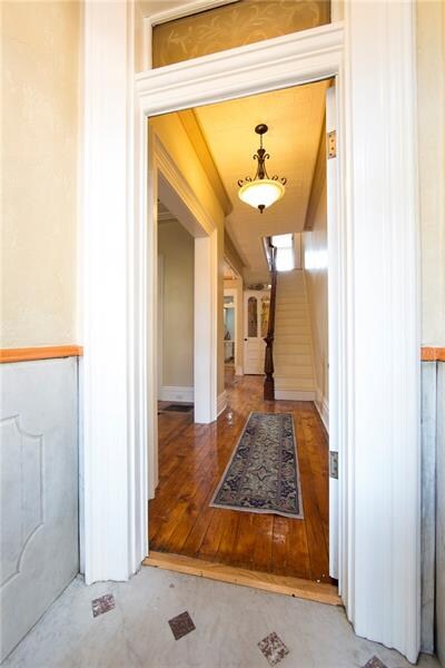 Grand entry with custom plasterwork, marble floori