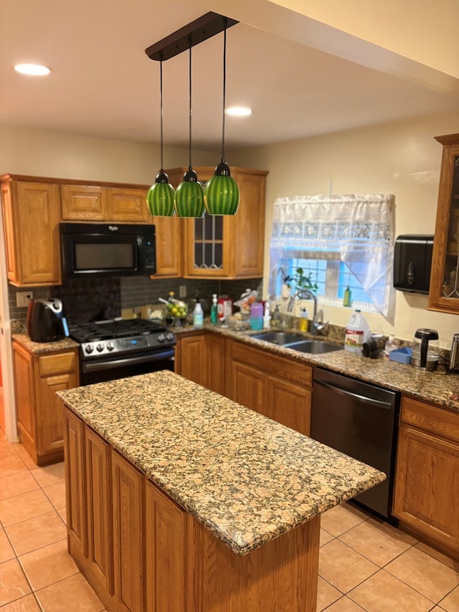 423 Hull Ct, Waukegan, IL 60085 - photo 3