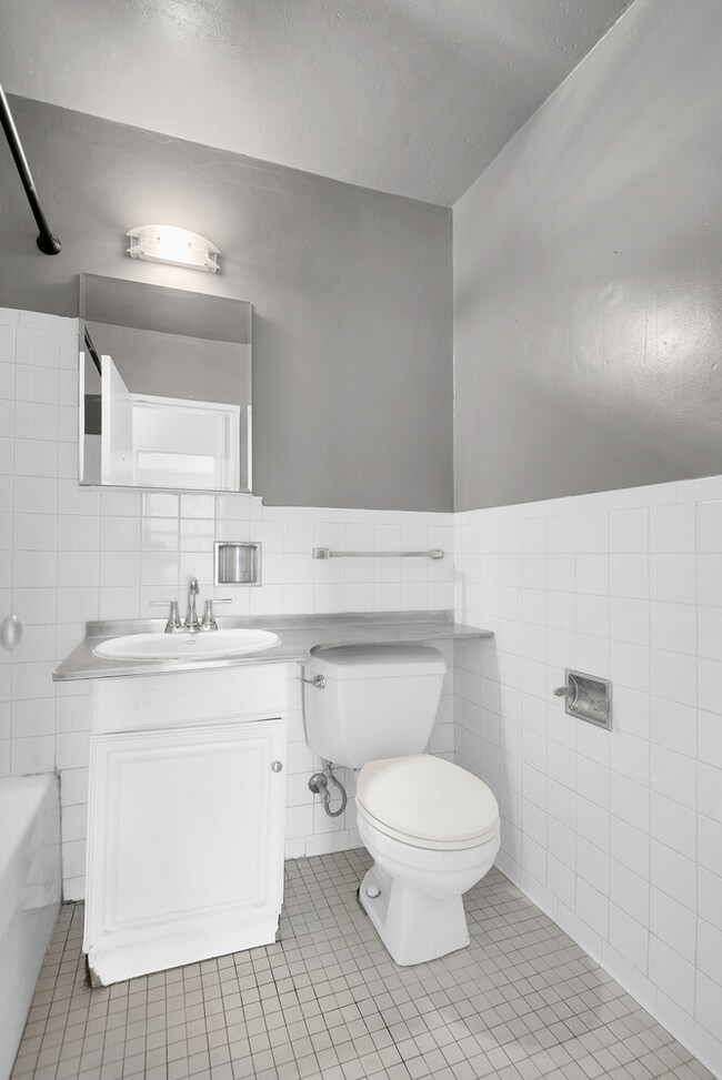 Lincoln Towers unit 19L, New York, NY 10023 - photo 4