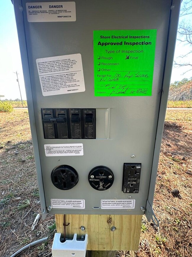110/50/30 Amp Electric Post
