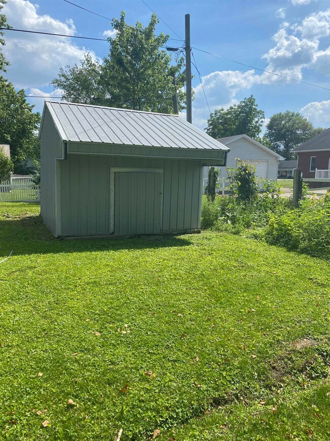280 3rd St NW, Linton, IN 47441 - photo 4