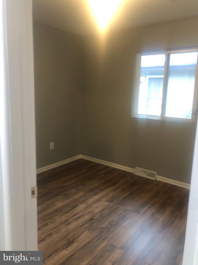 813 Clovis Ave, Capitol Heights, MD 20743 - photo 2