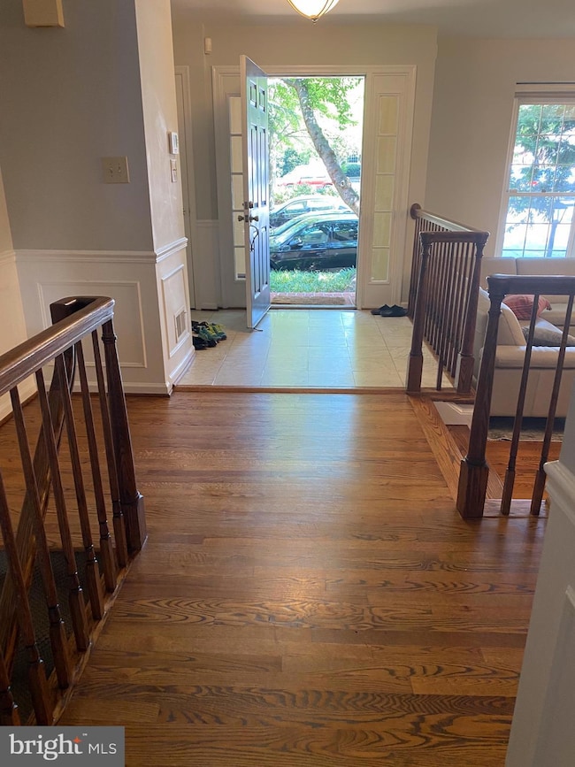 10803 Brewer House Rd, Rockville, MD 20852 - photo 2