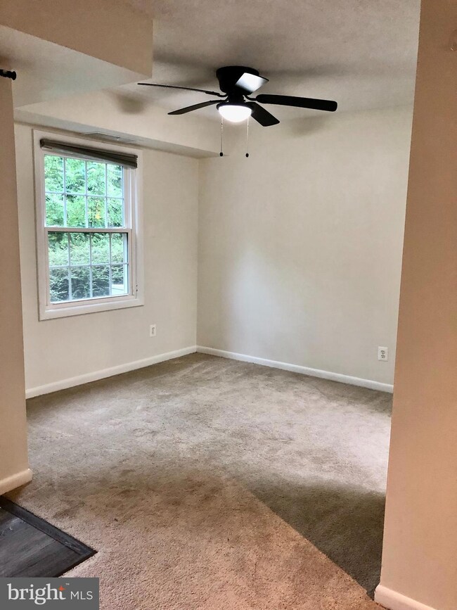 3874 Lyndhurst Dr unit 101, Fairfax, VA 22031 - photo 4