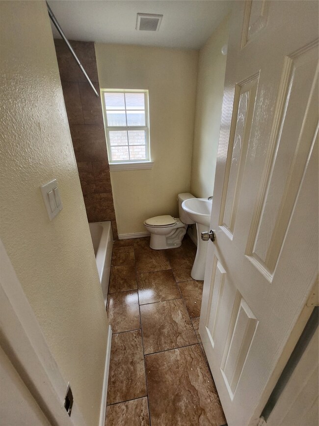 4731 Denmark St, Houston, TX 77016 - photo 5