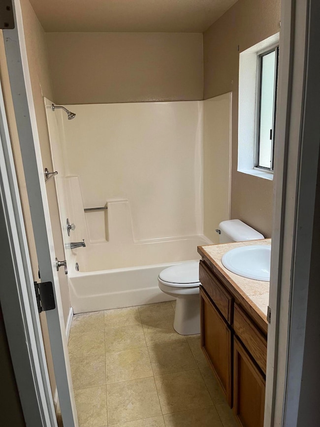 6871 Hemlock St, Redding, CA 96001 - photo 4