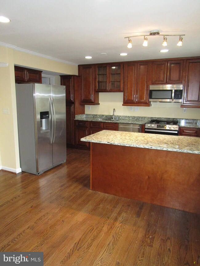 8247 Imperial Dr, Laurel, MD 20708 - photo 5