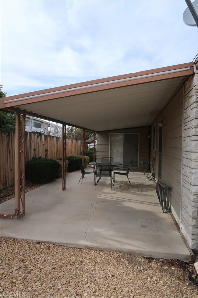 13927 Riviera Dr, Victorville, CA 92395 - photo 4