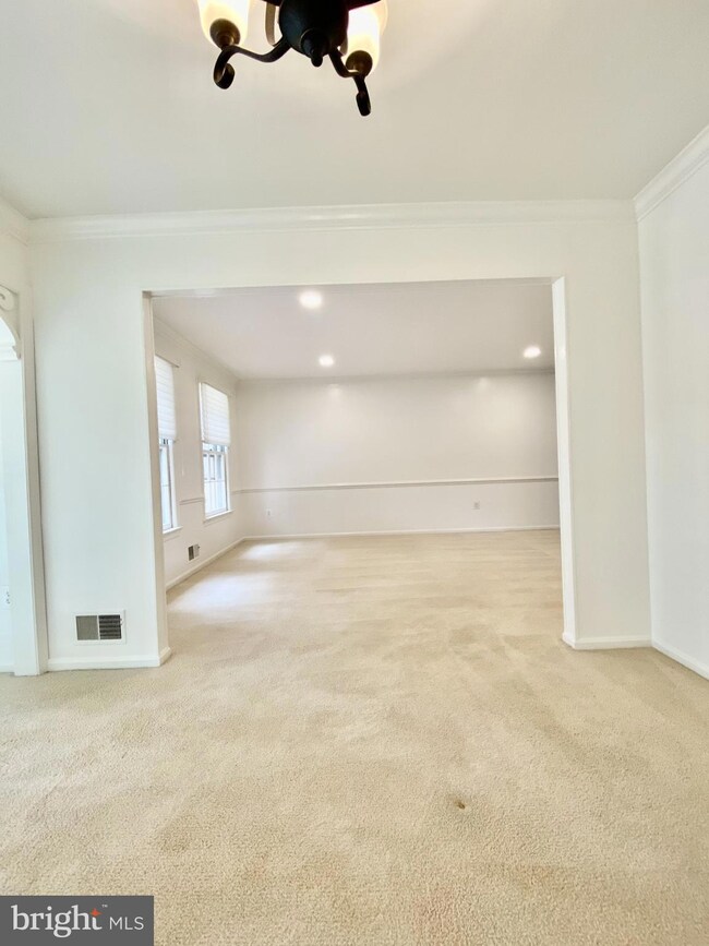 15129 Middlegate Rd, Silver Spring, MD 20905 - photo 5