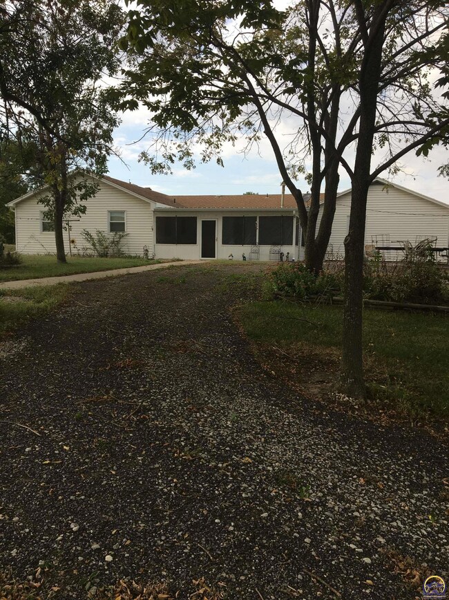 13813 166th Rd, Mayetta, KS 66509 - photo 3