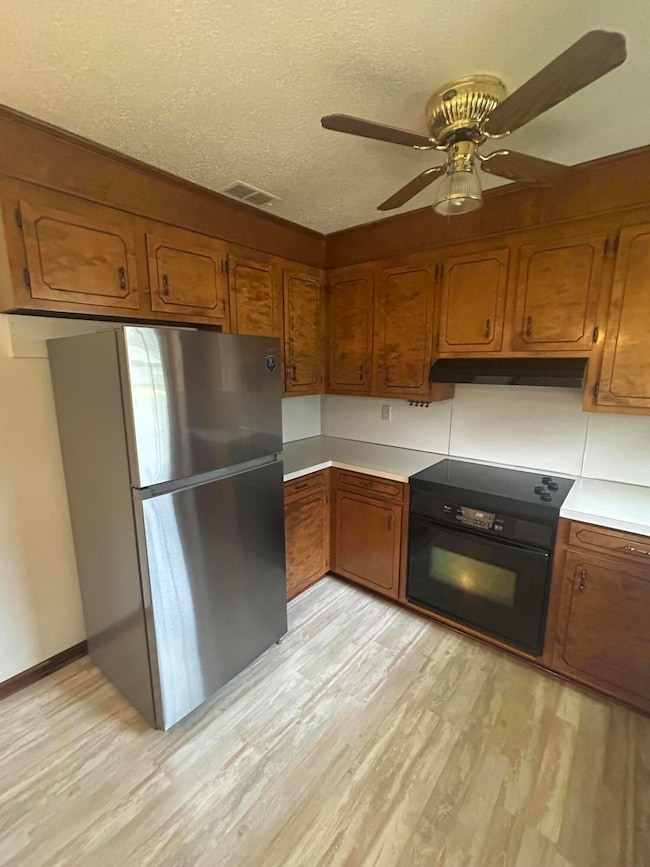 B1CEFEB2-2120-4BDE-9B5E-69A1AF3D49B8