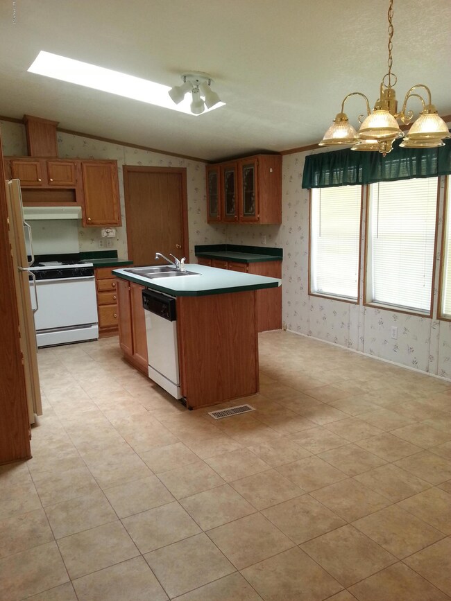 Dining Room & Kitchen