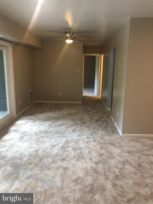 3130 Brinkley Rd unit 301, Temple Hills, MD 20748 - photo 6