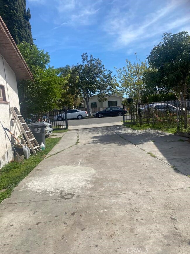 735 W 139th St, Compton, CA 90222 - photo 7