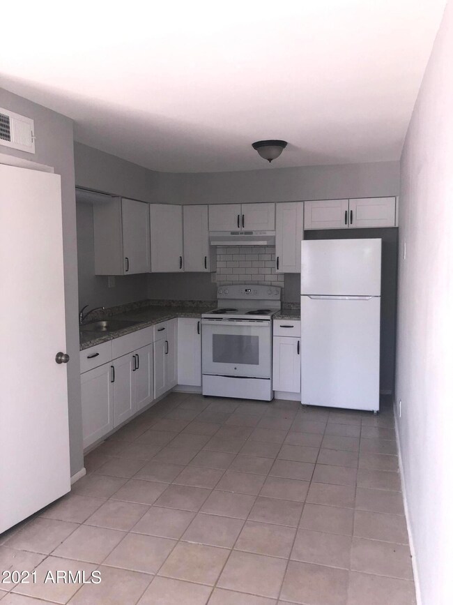 40 E Ingram St unit II, Mesa, AZ 85201 - photo 2