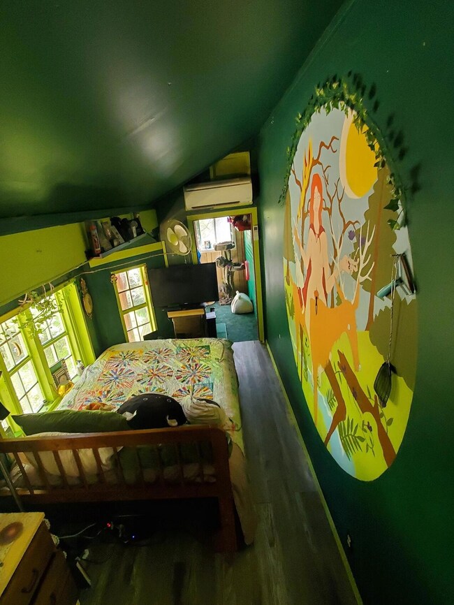 TH1 Bedroom