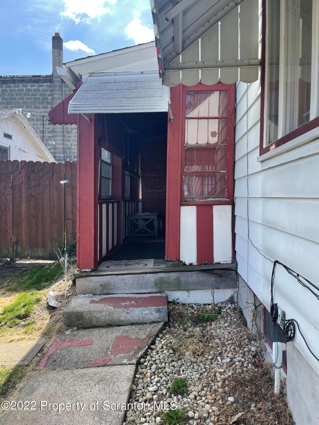 94 Short St, Edwardsville, PA 18704 - photo 4