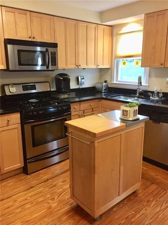 97 Evergreen St unit 5, Providence, RI 02906 - photo 2