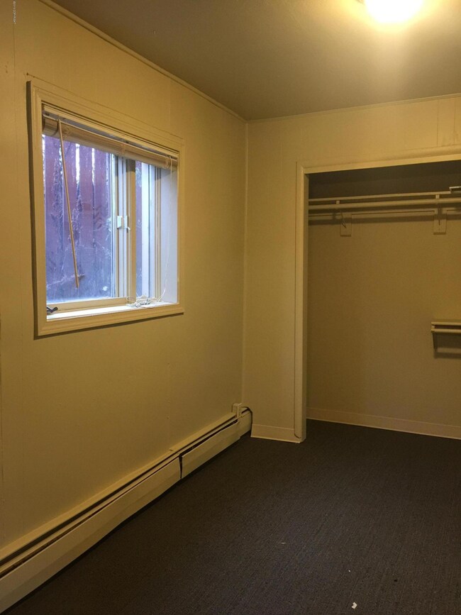 3802 Iowa Dr unit 4, Anchorage, AK 99517 - photo 4