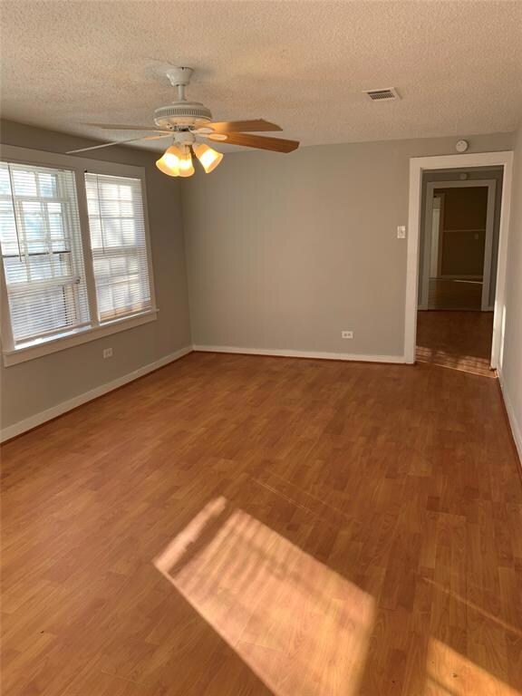 1050 Dubois St, Denison, TX 75020 - photo 3