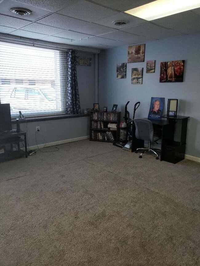 109 N Ogden St, Sturgeon, MO 65284 - photo 5