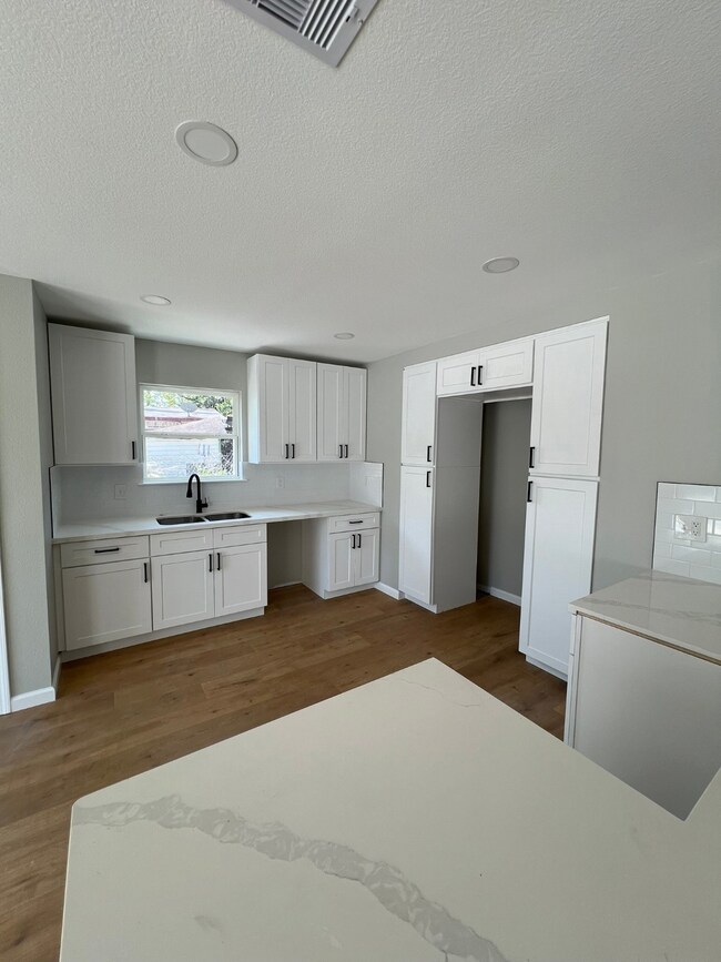 10310 Wicklowe St, Houston, TX 77016 - photo 6