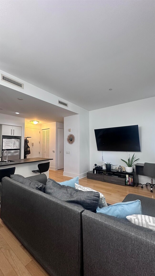 4 Beacon Way unit 908, Jersey City, NJ 07304 - photo 3