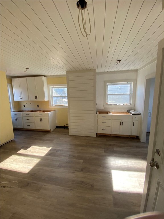 24 Pond Ave unit 2, Newport, RI 02840 - photo 4