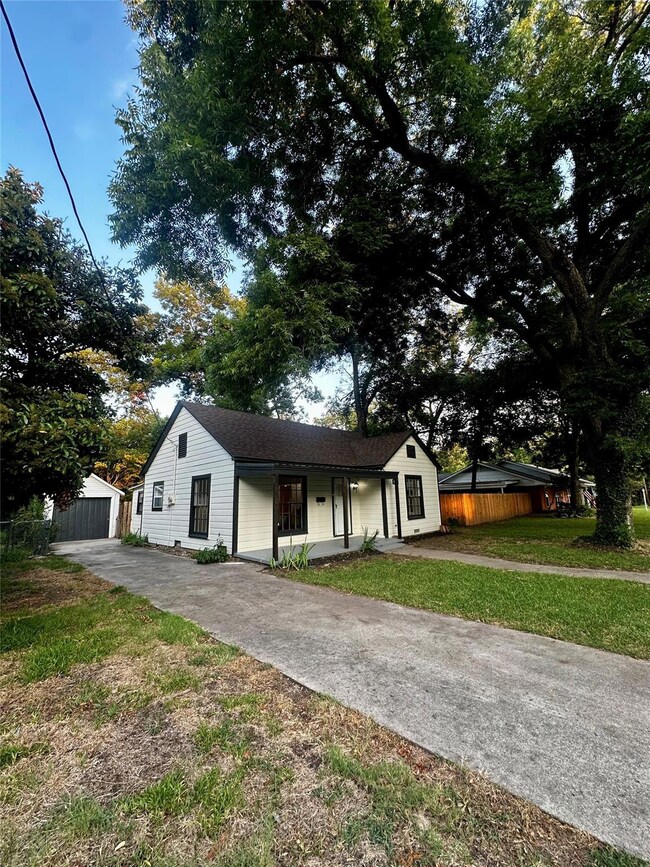 540 S Dixon St, Gainesville, TX 76240 - photo 3