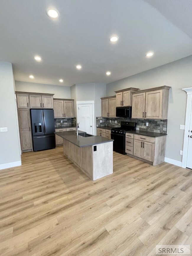 2834 S von Elm Dr, Blackfoot, ID 83221 - photo 5