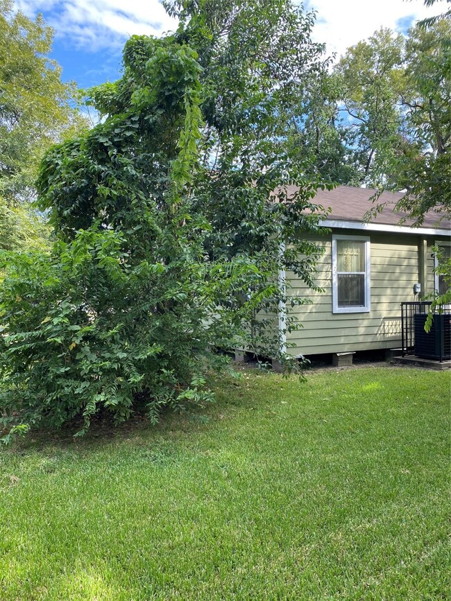 3905 Sayers St, Houston, TX 77026 - photo 4