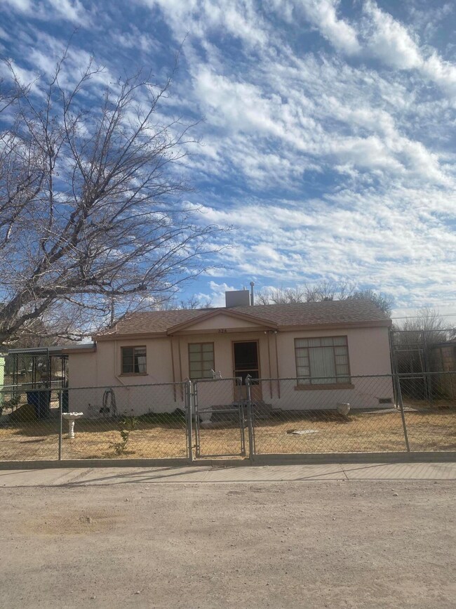 324 Kitt Rd, El Paso, TX 79915 - photo 2