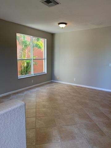 Living room pic 1