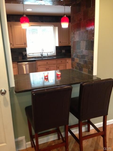 409 Wedgewood Dr, Easton, PA 18045 - photo 3