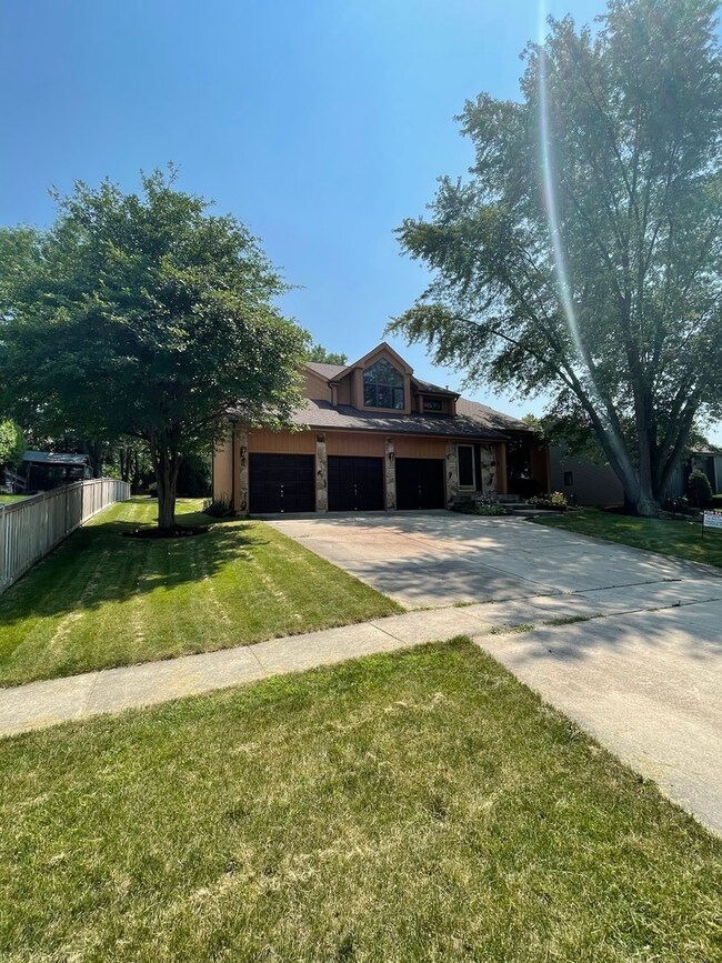 720 Young Ave, Batavia, IL 60510 - photo 2