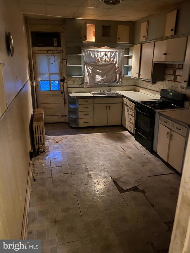 1813 N Mount St, Baltimore, MD 21217 - photo 4