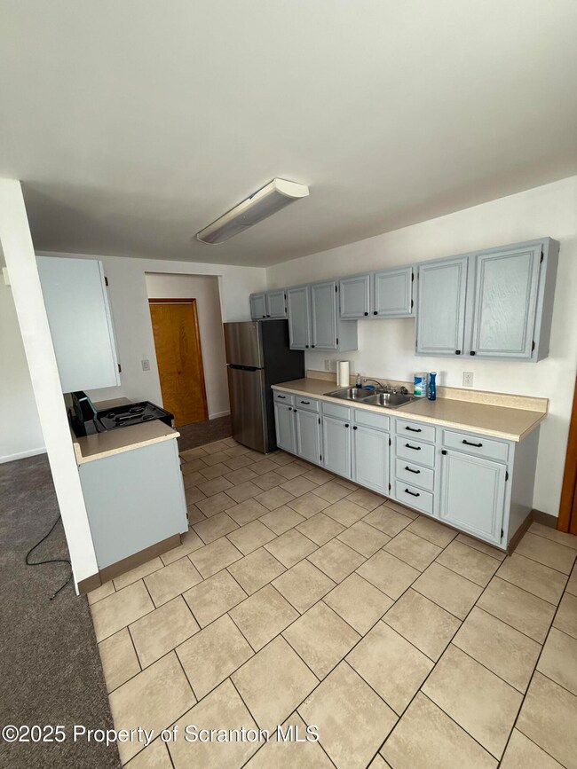 1119 Taylor Ave, Dunmore, PA 18510 - photo 3