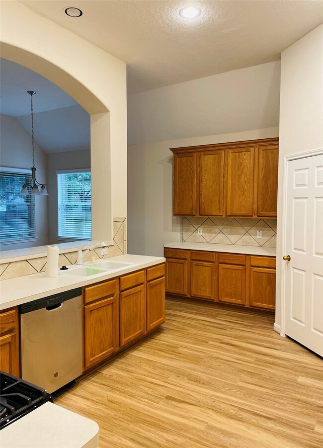 16827 Stoneside Dr, Houston, TX 77095 - photo 5