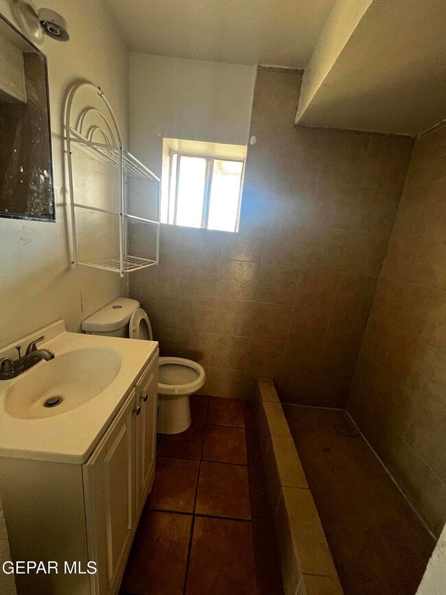 330 Mccune Rd, El Paso, TX 79915 - photo 7