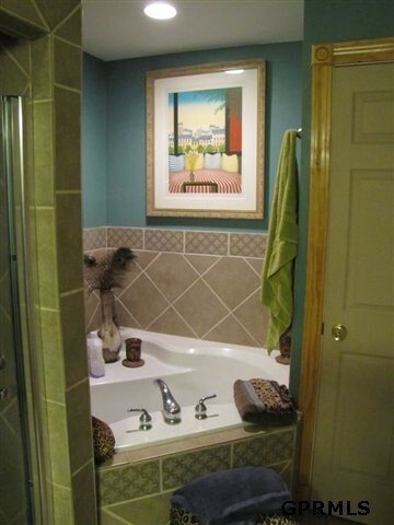 The upstairs bathroom also has an air tub which blows bubbles all around the perimeter.