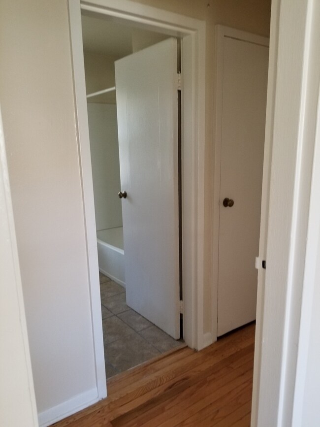 706 N Linden Ave unit 706, Waukegan, IL 60085 - photo 5